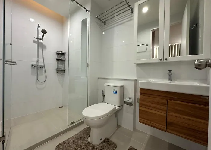6th Avenue Sukhumvit 305 Bts Asoke & Nana Mrt Sukhumvit * Bangkok