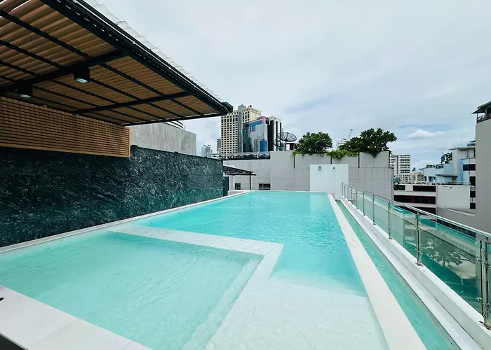 6th Avenue Sukhumvit 305 Bts Asoke & Nana Mrt Sukhumvit